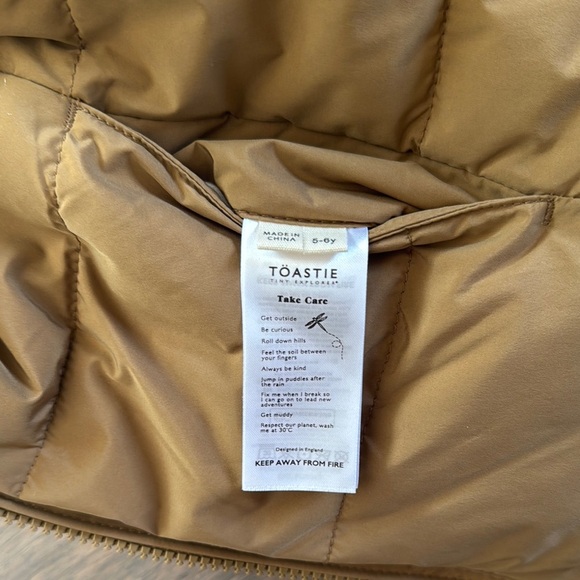 TÖASTIE
Reversible Vest | Pink - Picture 9 of 10